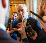 Senate pushes ahead  on Trump tax cuts